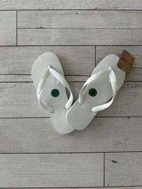 Havaianas White Flip Flops with Green Size Mark